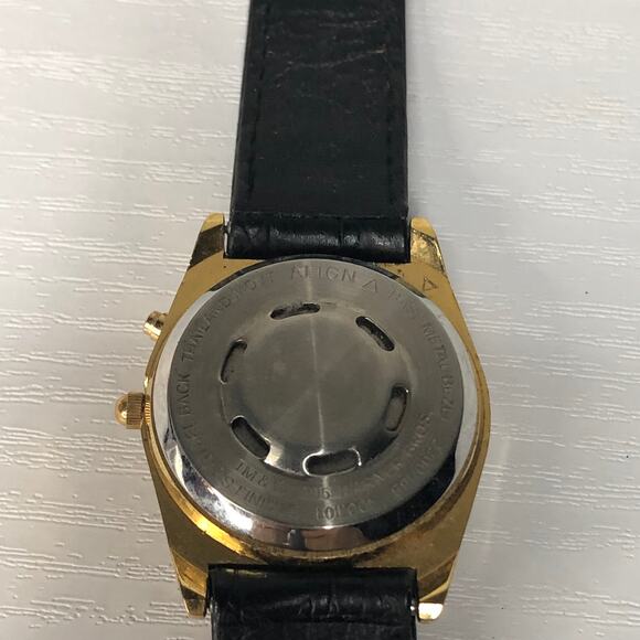Vintage Warner Bros Pepe le Pew Penelope Watch - Doesn't Run, For Parts - Picture 9 of 11